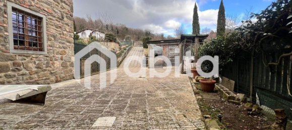 5 rooms House in Terranuova Bracciolini, Italy No. 90958 9