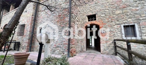 5 rooms House in Terranuova Bracciolini, Italy No. 90958 6