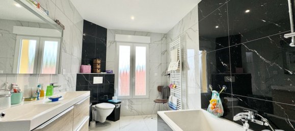 Дом с 6 комнатами в Пьенн, Франция № 210966 9