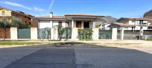 3 bedrooms Villa in Sora, Italy No. 55823 2