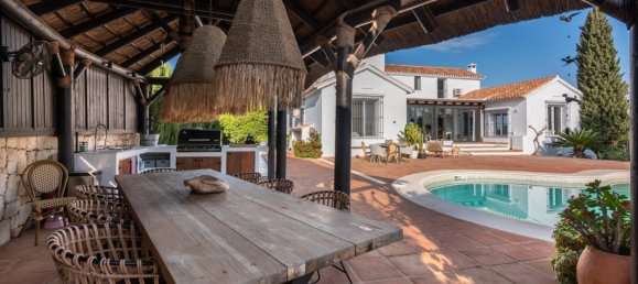 5 bedrooms Villa in Marbella, Spain No. 57111 16