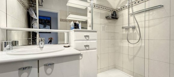 Apartamento de 3 dormitorios en Puteaux, France No. 164083 12