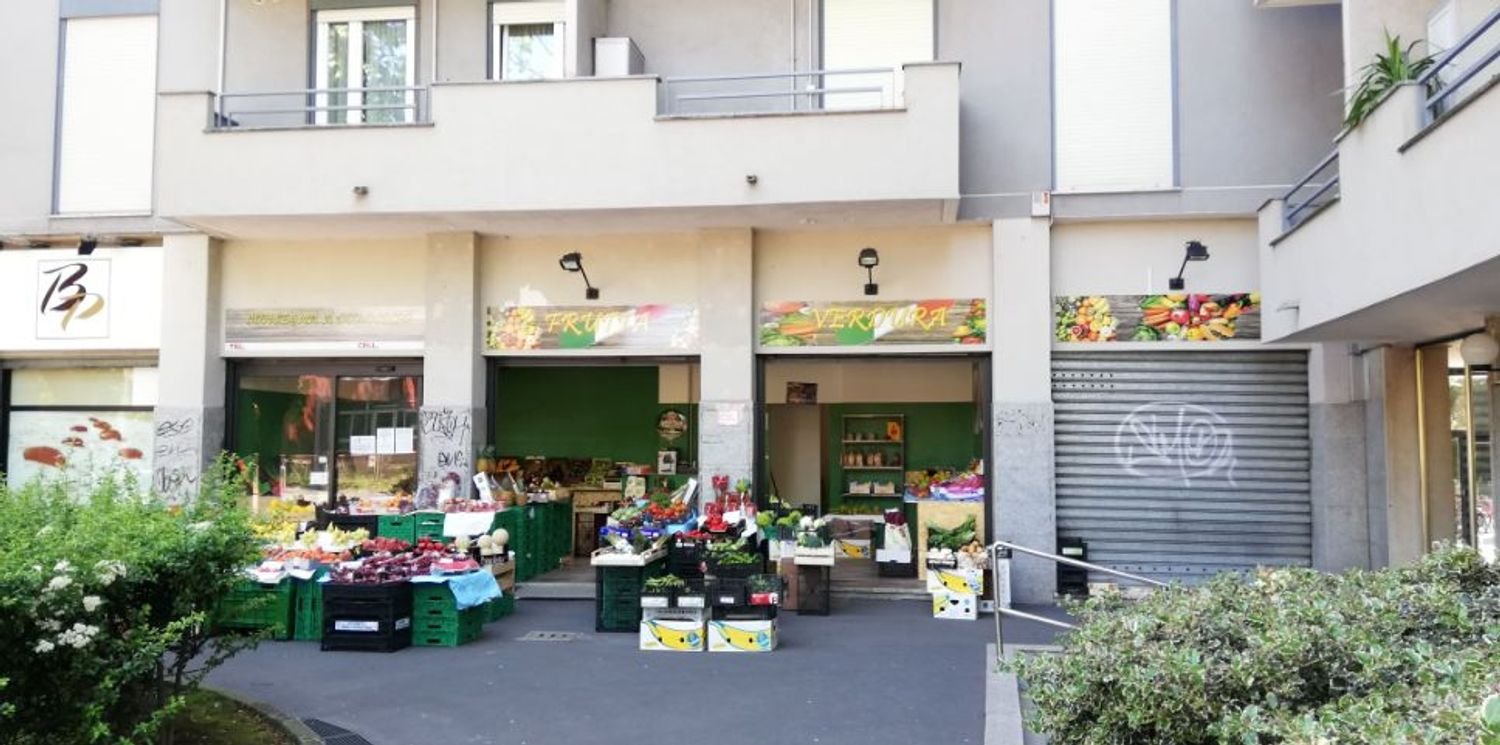  عقار تجاري في Cologno Monzese, Italy 125متر مربع رقم 73375