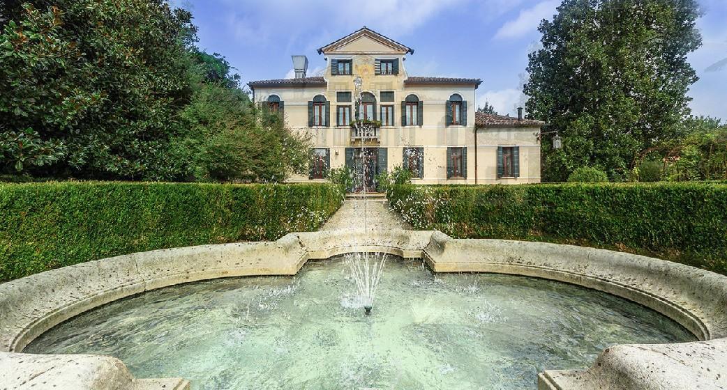 5 bedrooms Villa in Stra, Italy No. 173137