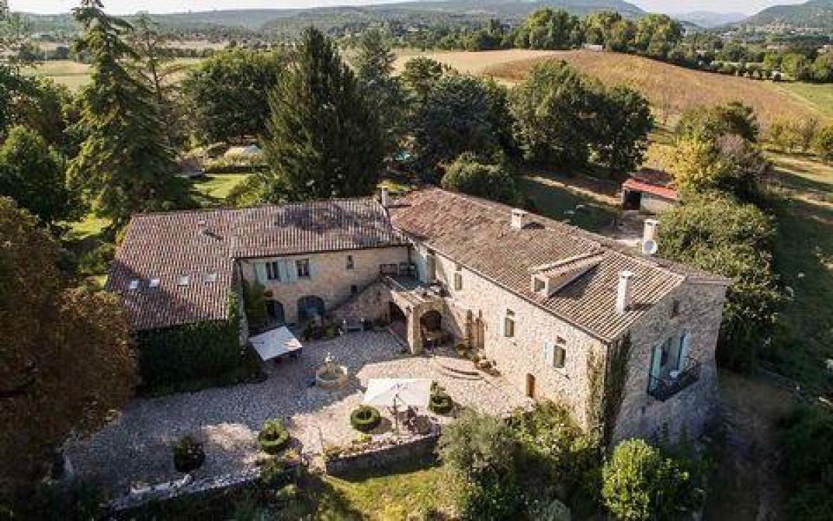 8 bedrooms House in Mane, France No. 24298