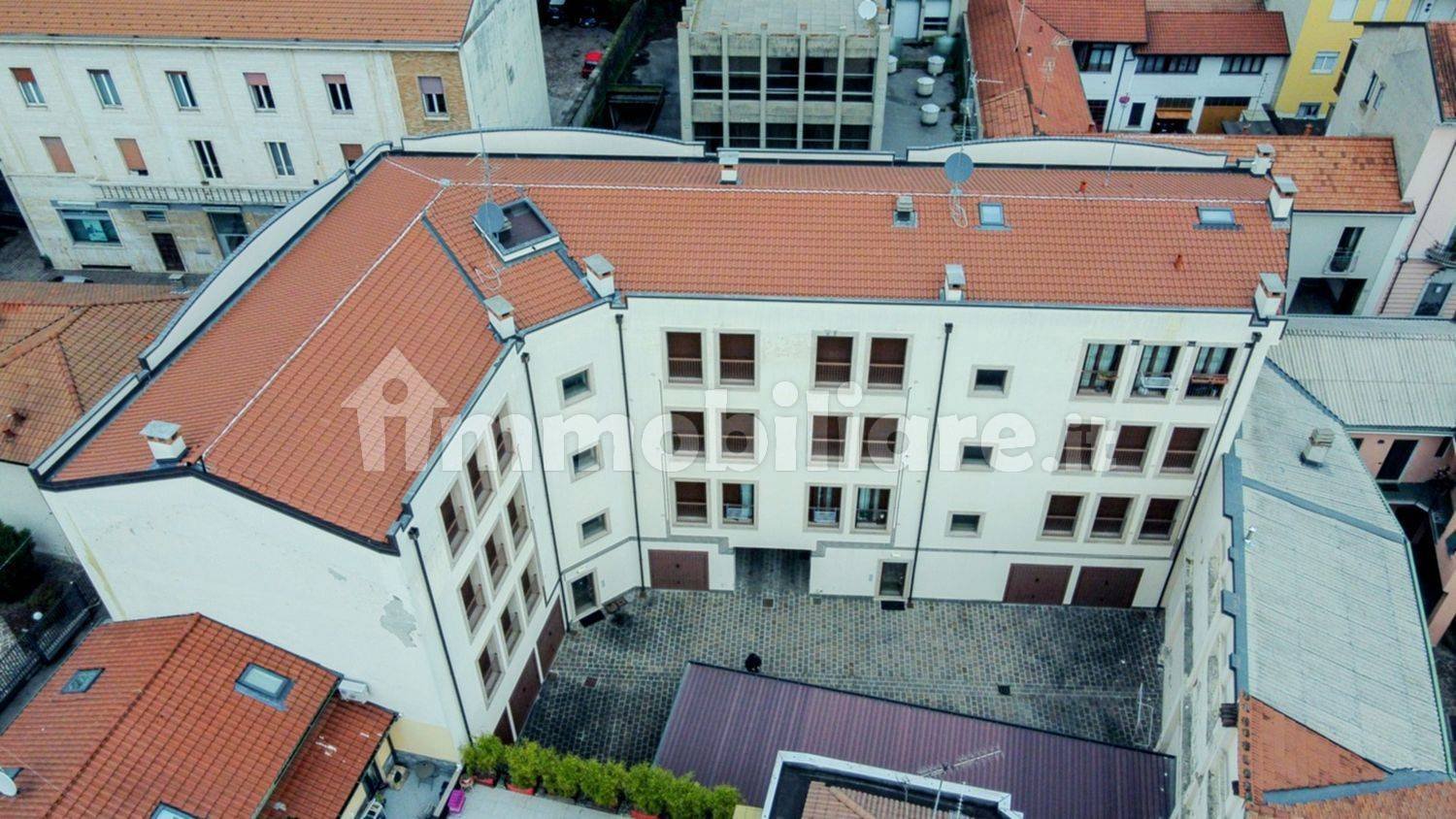 Квартира с 2 спальнями в Чезано Мадерно, Италия № 51403