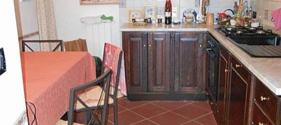 5 rooms House in Marliana, Italy No. 74799 7