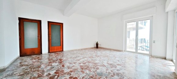 4 chambres Appartement à Messina, Italy No. 343691 3