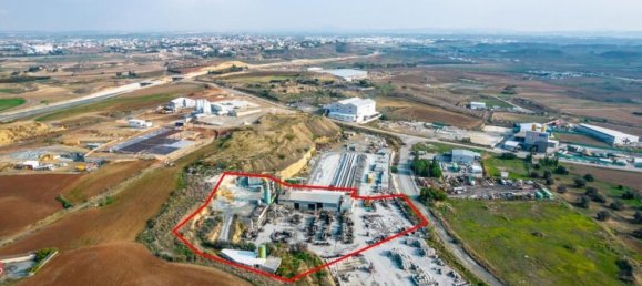 288m² Commercial property in Nicosia, Cyprus No. 12163 3