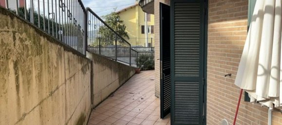 3 rooms Apartment in Perugia, Italy No. 155758 7