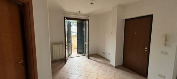 3 rooms Apartment in Perugia, Italy No. 155758 2