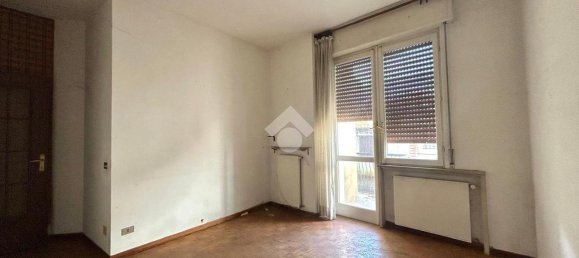 5 rooms Building in Fiorenzuola d'Arda, Italy No. 75461 3