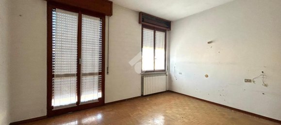 5 rooms Building in Fiorenzuola d'Arda, Italy No. 75461 5