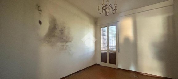 5 rooms Building in Fiorenzuola d'Arda, Italy No. 75461 4