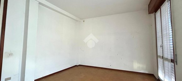 5 rooms Building in Fiorenzuola d'Arda, Italy No. 75461 22