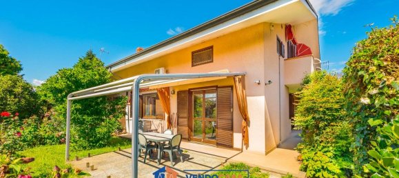 2 bedrooms Villa in Turin, Italy No. 265440 2