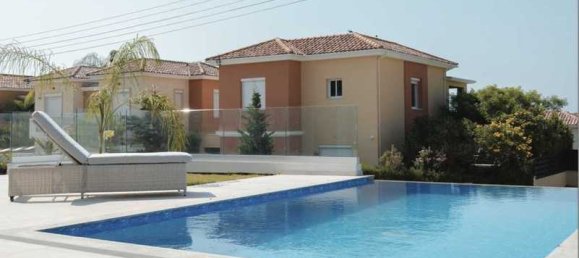 3 bedrooms House in Mouttagiaka, Cyprus No. 7018 2