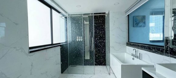 4 bedrooms Villa in Pattaya, Thailand No. 5175 2