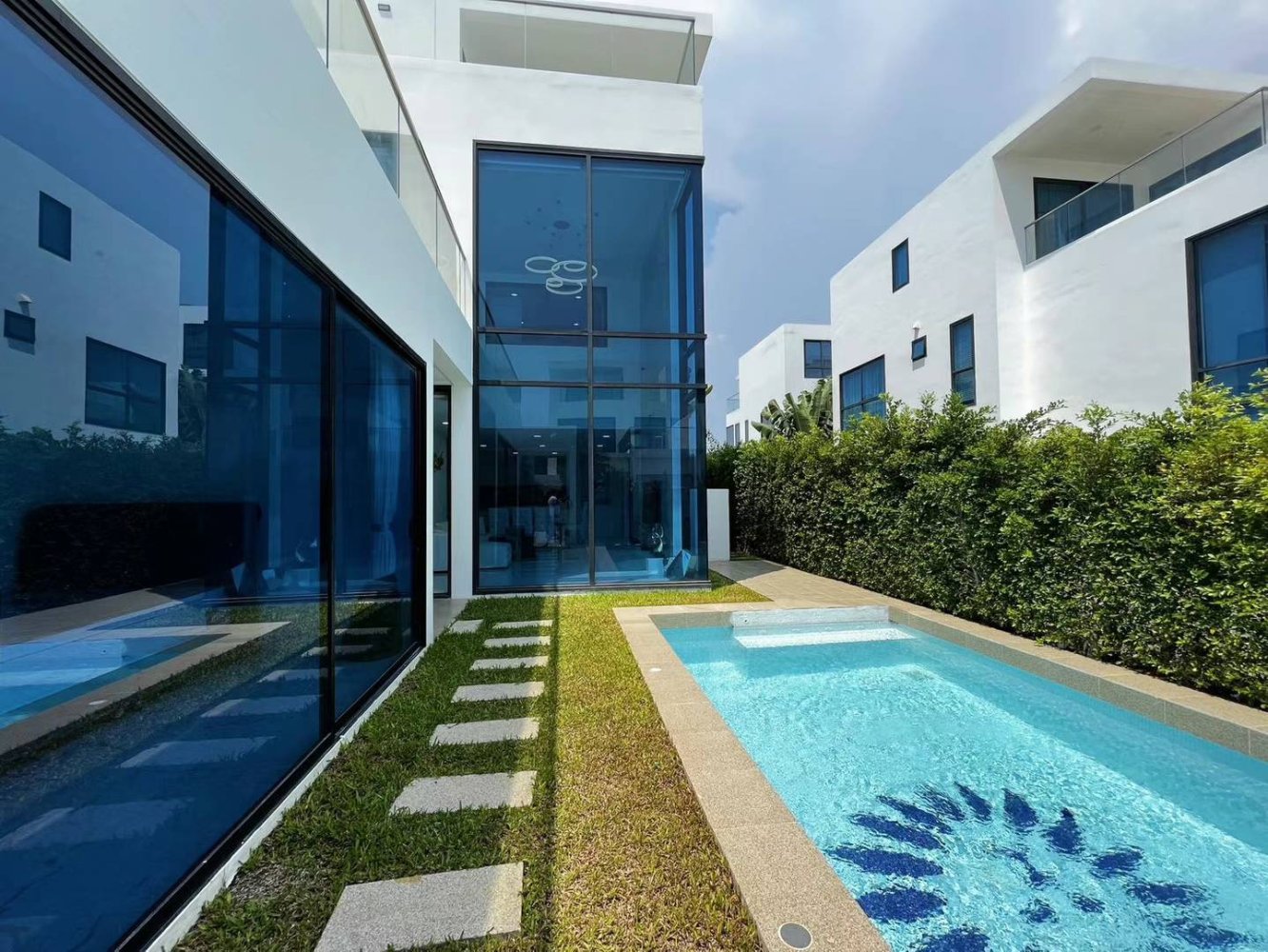 4 bedrooms Villa in Pattaya, Thailand No. 5175