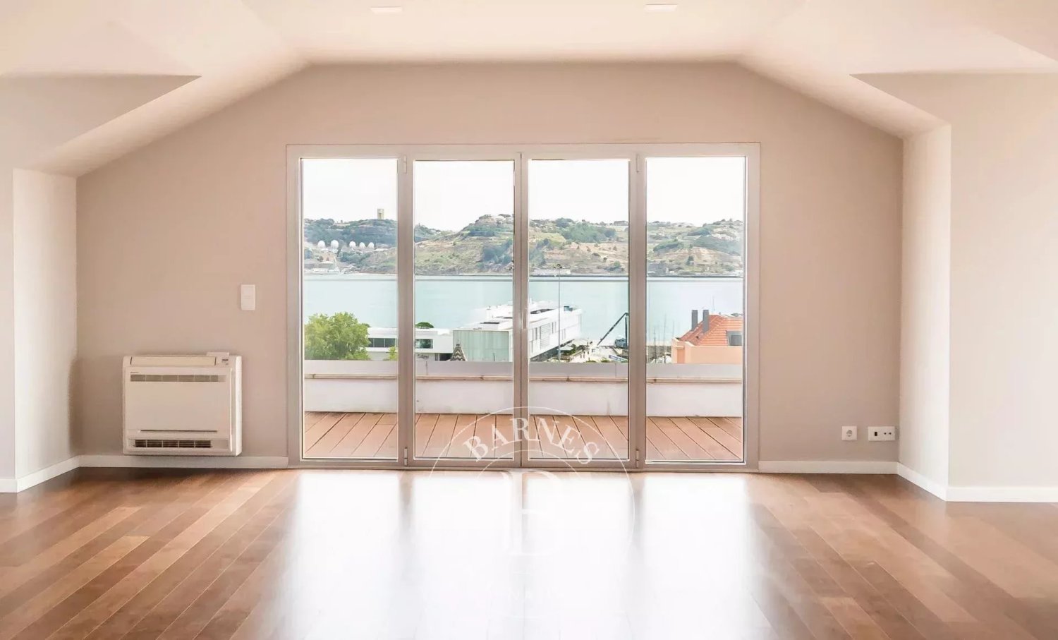 3 bedrooms Penthouse in Lisbon, Portugal No. 102104