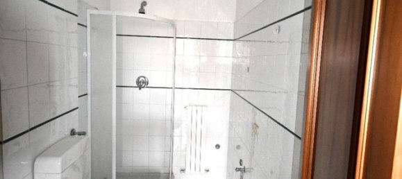 3 rooms Apartment in Chiavari, Italy No. 271860 8