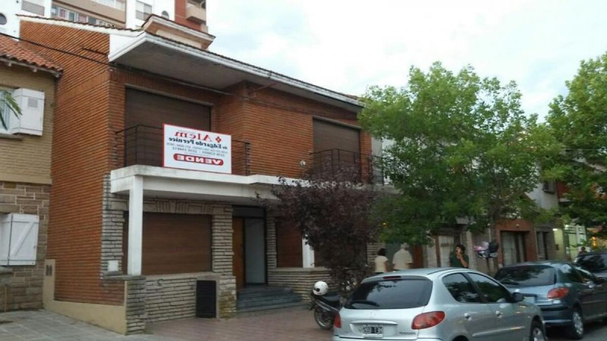 215m² Building in Mar del Plata, Argentina No. 104170