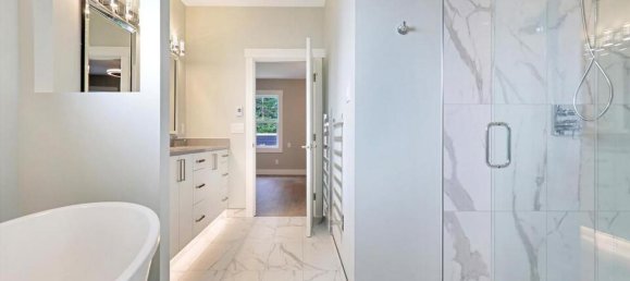 3 bedrooms House in British Columbia, Canada No. 1186 10