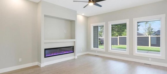 3 bedrooms House in British Columbia, Canada No. 1186 4