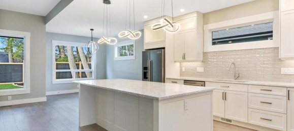 3 bedrooms House in British Columbia, Canada No. 1186 6