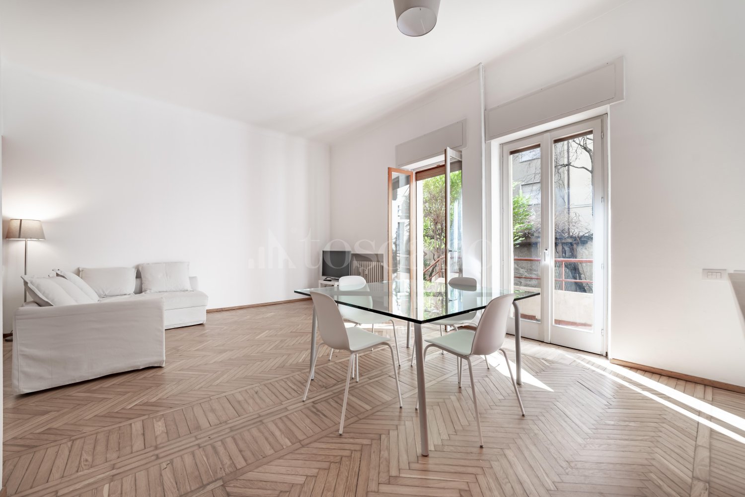 4 rooms Apartment in Milan, Italy No. 245225