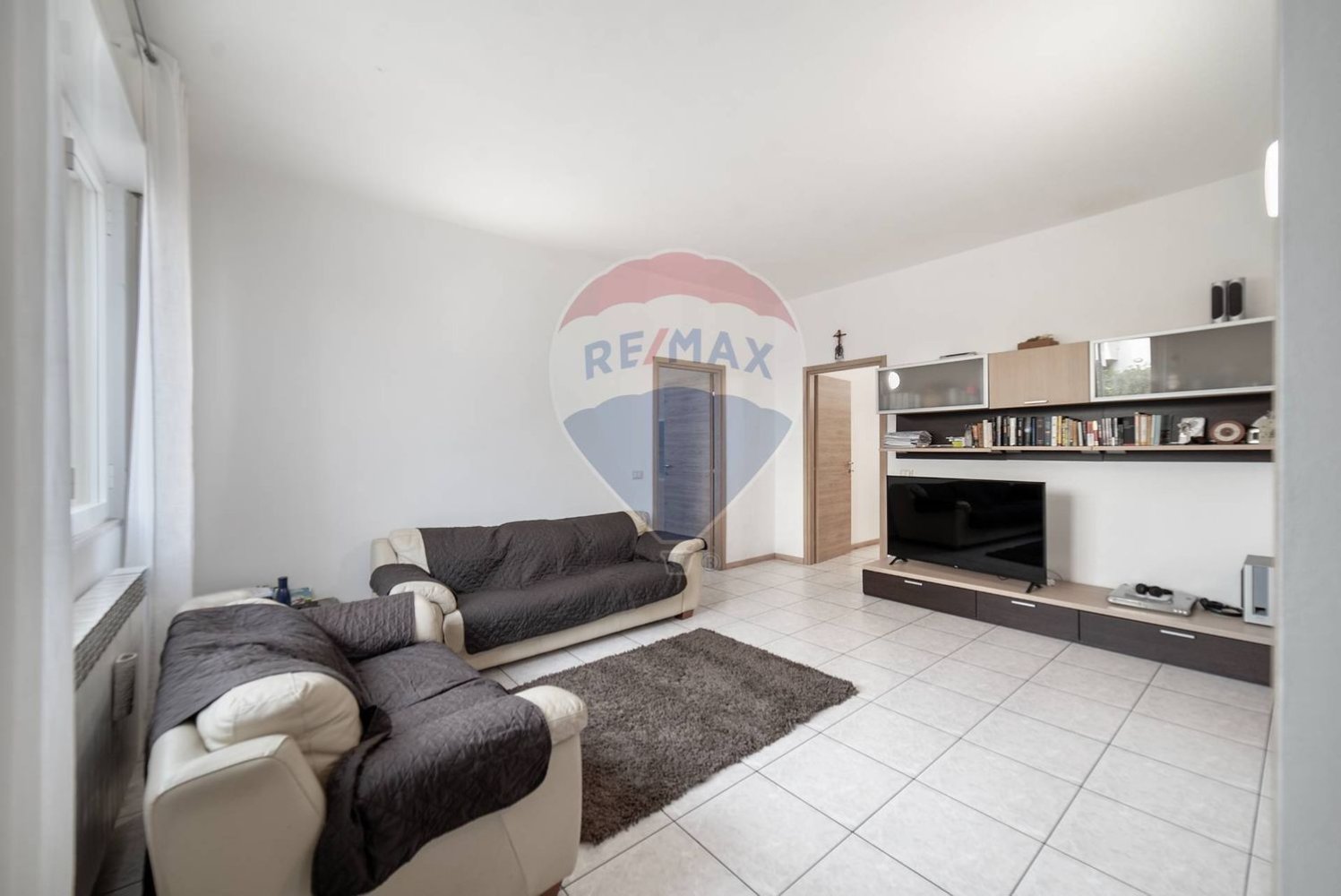 Apartamento de 5 habitaciónes en Trezzano Rosa, Italy No. 339113
