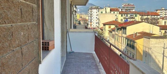 3 rooms Apartment in Florence, Italy No. 49005 4