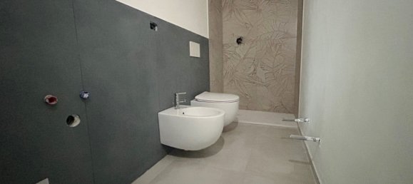 3 rooms Apartment in Florence, Italy No. 49005 9