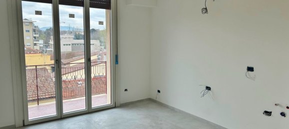 3 rooms Apartment in Florence, Italy No. 49005 3