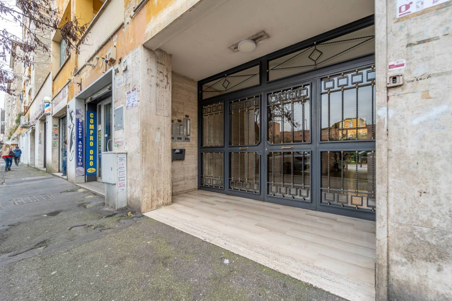 2 bedrooms Apartment in Rome, Italy No. 17887