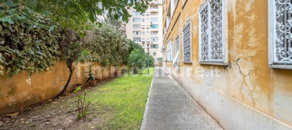 2 bedrooms Apartment in Rome, Italy No. 17887 11