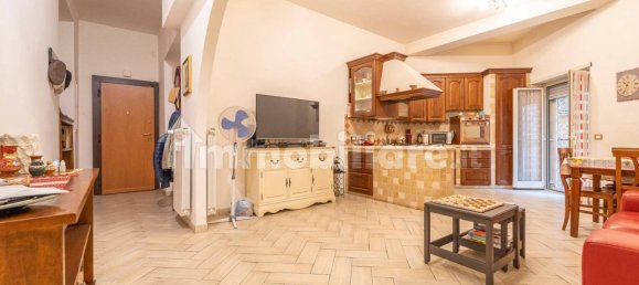 2 bedrooms Apartment in Rome, Italy No. 17887 2