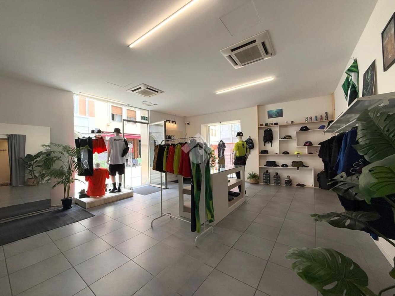  مكتب في Forlì, Italy 250متر مربع رقم 298259