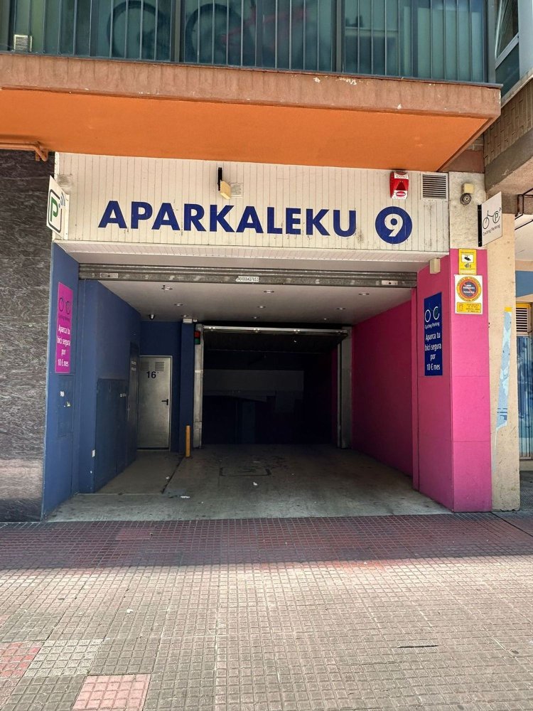  Garage in Vitoria-Gasteiz, Spain No. 163288