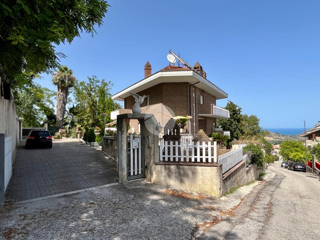 7 bedrooms Villa in Acquaviva Picena, Italy No. 263389