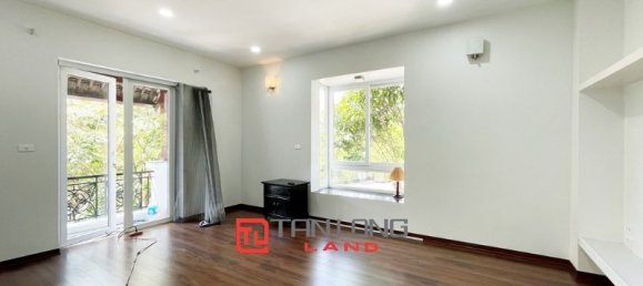 5 bedrooms Villa in Long Bien, Vietnam No. 549 12