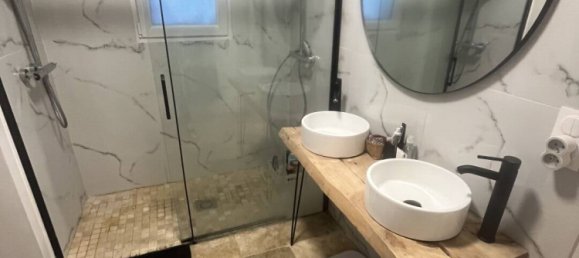 Casa de 4 dormitorios en Lauris, France No. 328051 3