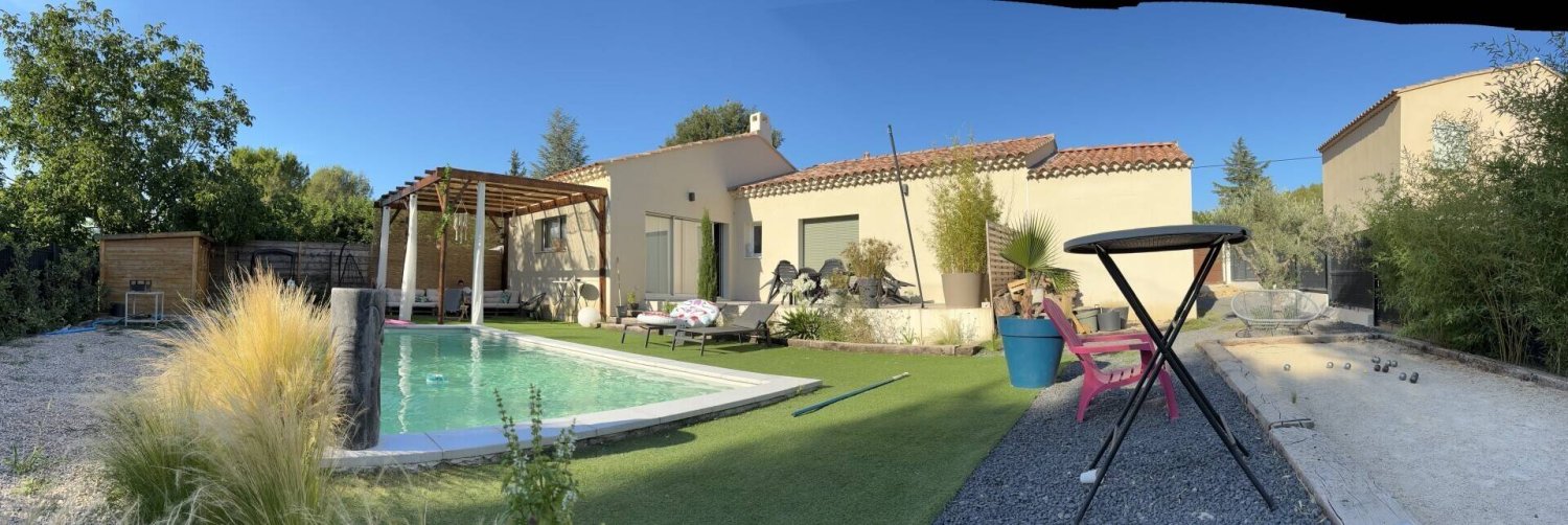 Casa de 4 dormitorios en Lauris, France No. 328051