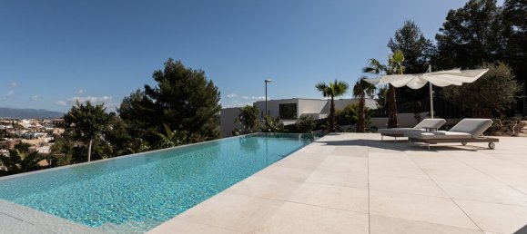 Вилла с 5 спальнями в Генова, Испания № 16272 16