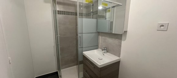 2 rooms Apartment in Paris, France No. 196262 4