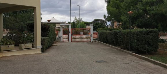 4-salle Appartement à Taranto, Italy No. 251399 7