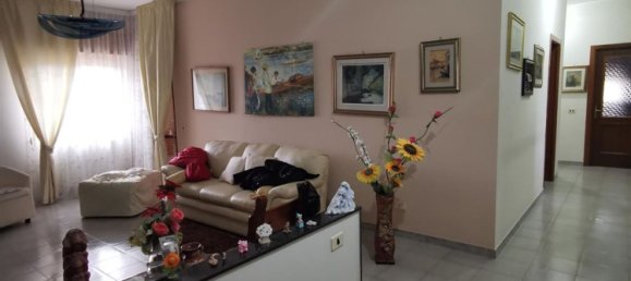 4-salle Appartement à Taranto, Italy No. 251399 3