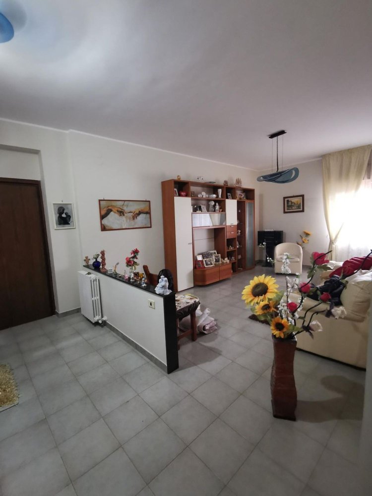 4-salle Appartement à Taranto, Italy No. 251399