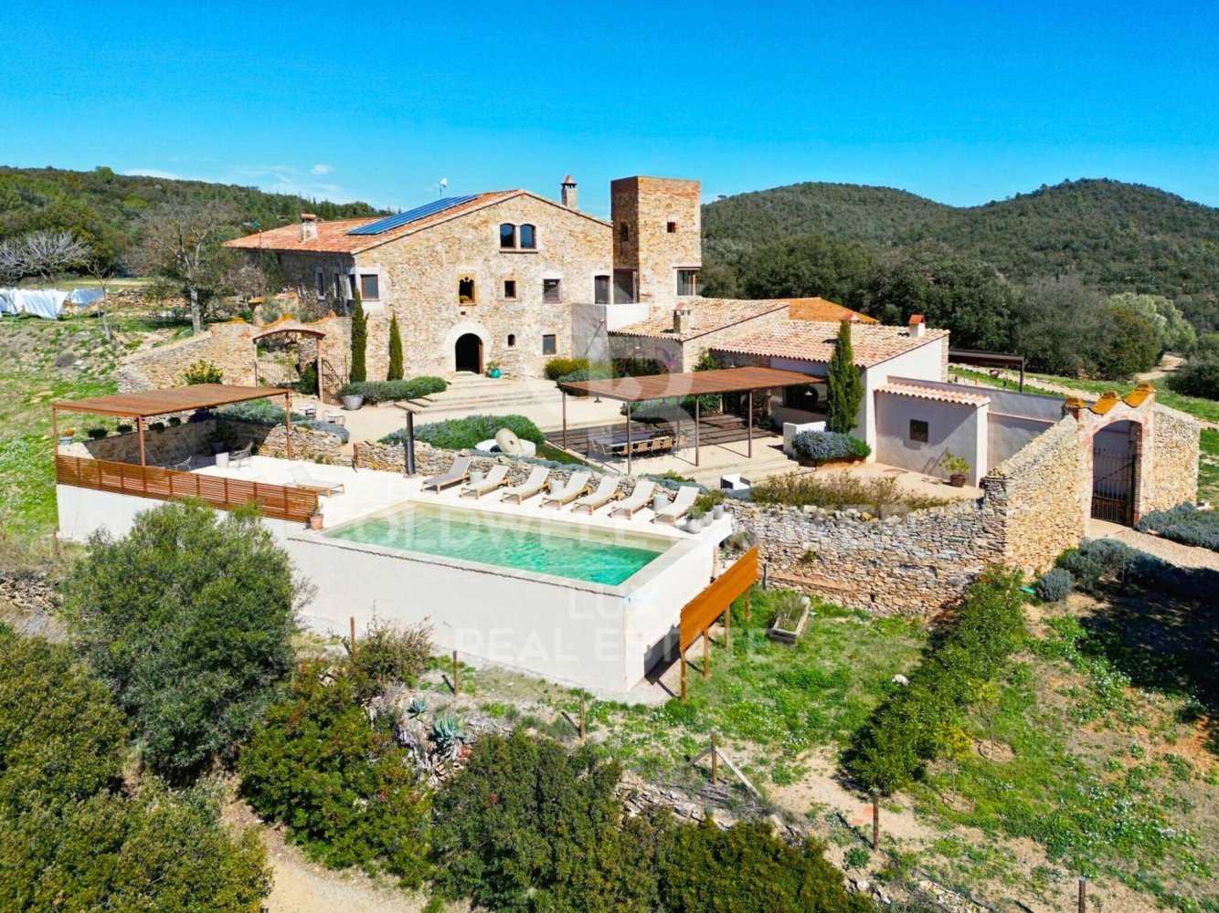 12 bedrooms House in Quart, Spain No. 87145