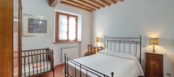 Studio in Volterra, Italy No. 1545 3